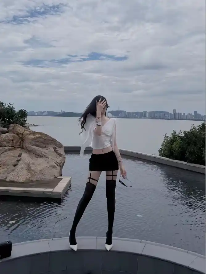 4k性感壁纸 - 海边 - 湖畔 - 长发「哲风壁纸」