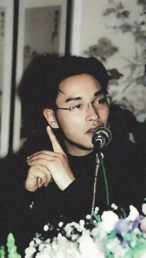 4k人像壁纸 - 发言 - 哥哥 - 室内「哲风壁纸」