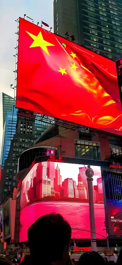 4k商圈壁纸 - 国庆 - 红旗 - 街头「哲风壁纸」