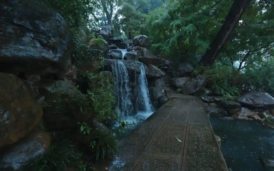 2k山林壁纸-山水 - 岩石-树木「哲风壁纸」