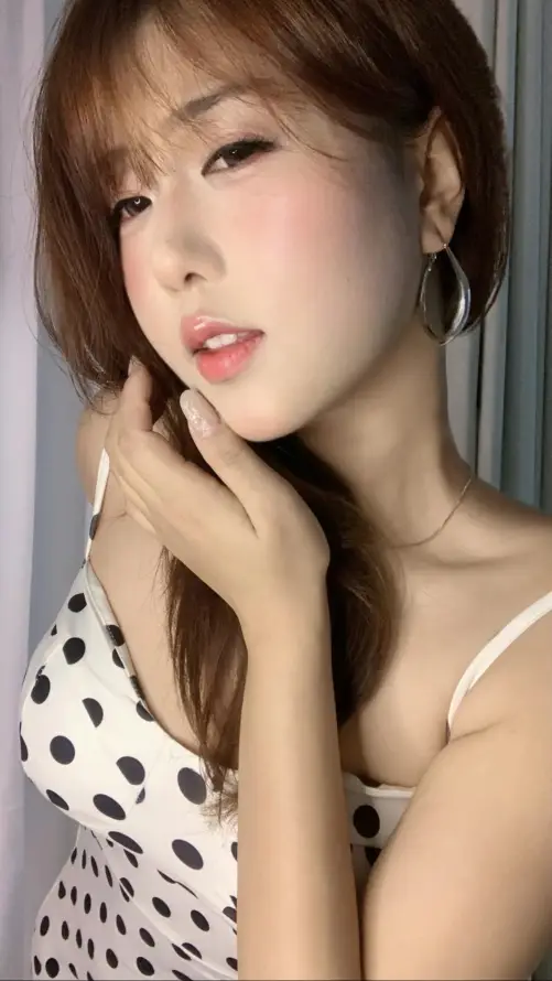 4k妍妍壁纸 - 托脸 - 锁骨 - 氛围感「哲风壁纸」