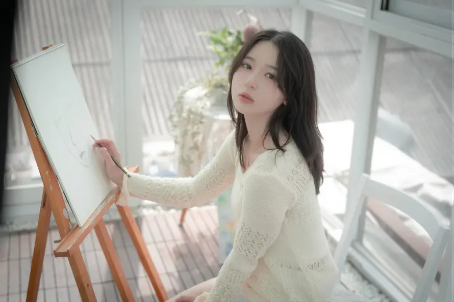 5k室内壁纸-少女 - 温柔-画架「哲风壁纸」