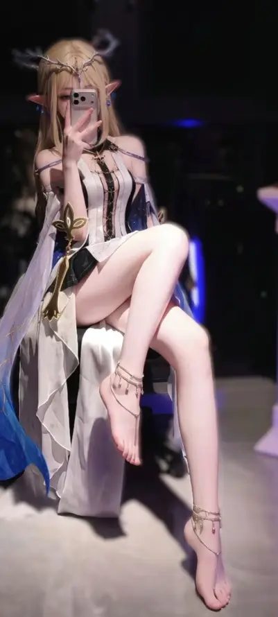 4k光环壁纸 - 坐姿 - 美女 - 腿环「哲风壁纸」