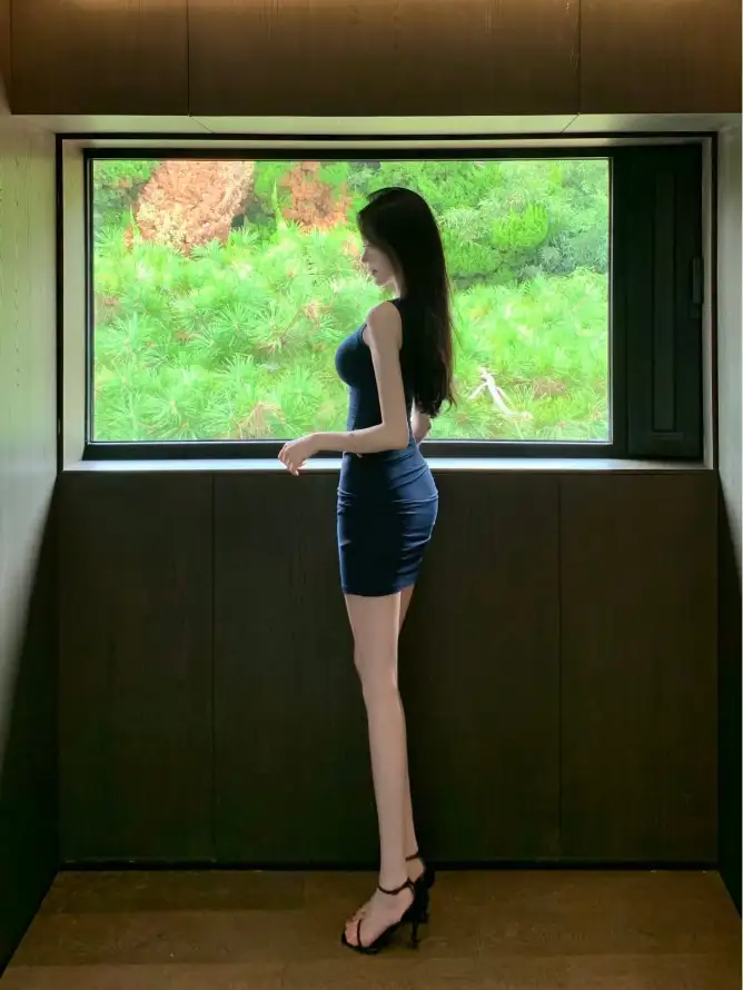 4k侧身壁纸 - 室内 - 性感 - 窗边「哲风壁纸」