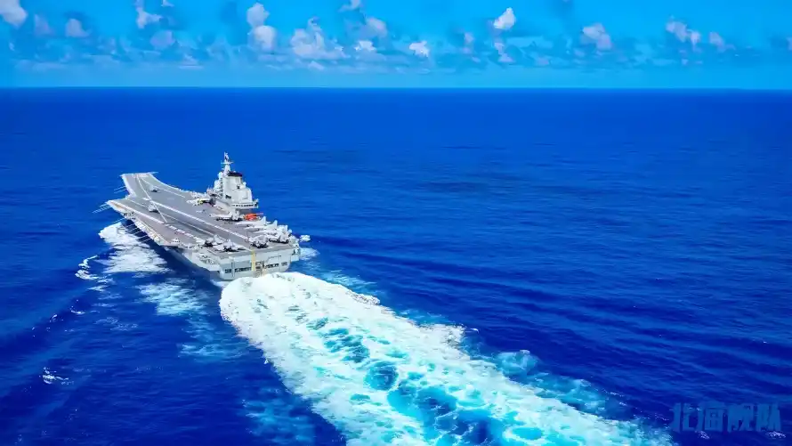 4k军舰壁纸-浪花 - 海面-白云「哲风壁纸」