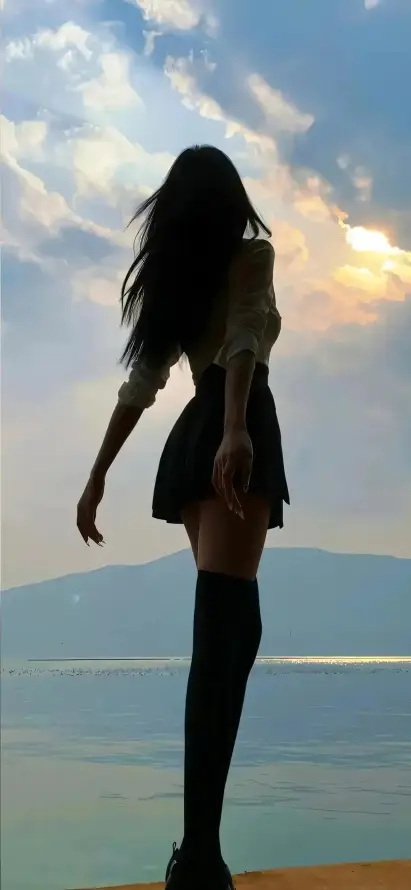 4k云彩壁纸 - 人像 - 回眸 - 天空「哲风壁纸」