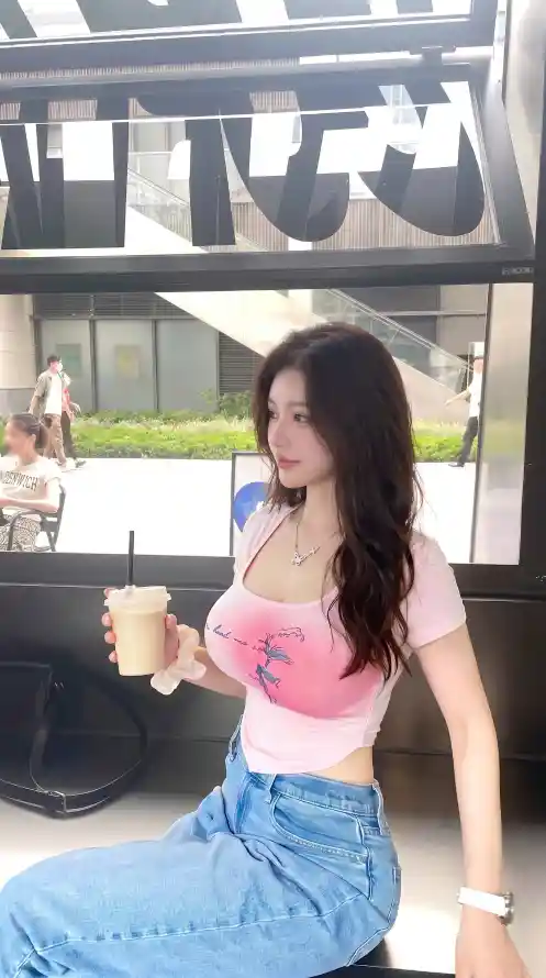 4k美女壁纸 - 街拍 - 休闲风 - 冰咖啡「哲风壁纸」