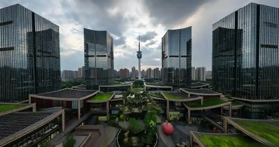 3k阴天壁纸-摩天大楼 - 楼顶绿化-现代建筑「哲风壁纸」