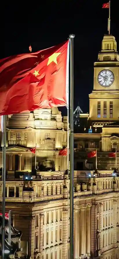 4k上海壁纸 - 夜景 - 红旗 - 钟楼「哲风壁纸」