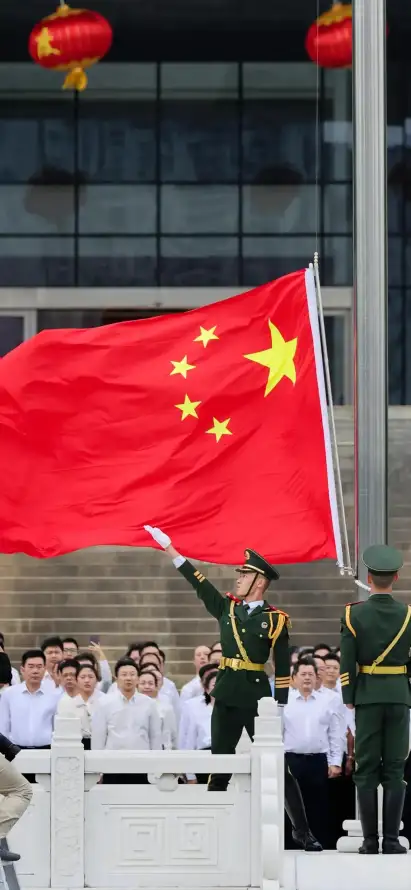 4k军人壁纸 - 红旗 - 红灯笼 - 中国国旗「哲风壁纸」