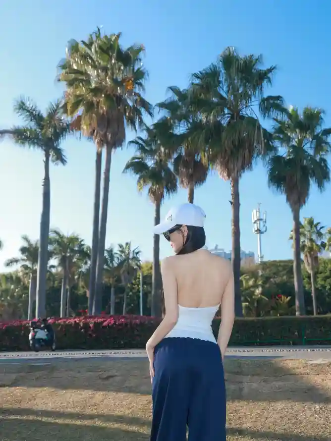 4k墨镜壁纸 - 夏日 - 户外 - 美女「哲风壁纸」