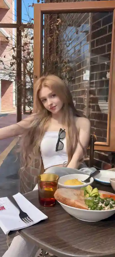 4k墨镜壁纸 - 美女 - 轻食 - 金发「哲风壁纸」