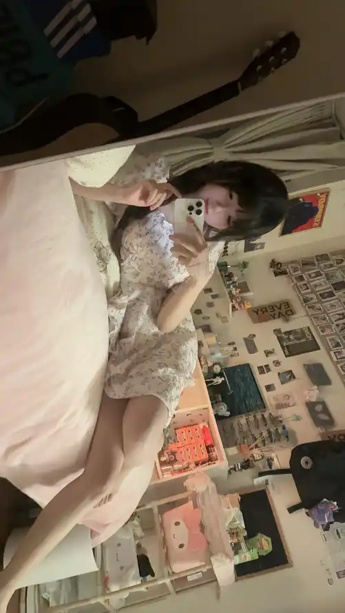 4k卧室壁纸 - 少女 - 居家 - 床上「哲风壁纸」