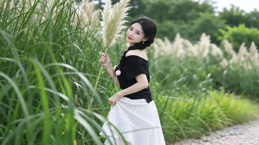 4k回眸壁纸 - 草丛 - 黑发 - 芦苇草「哲风壁纸」 4k回眸壁纸 - 草丛 - 黑发 - 芦苇草「哲风壁纸」