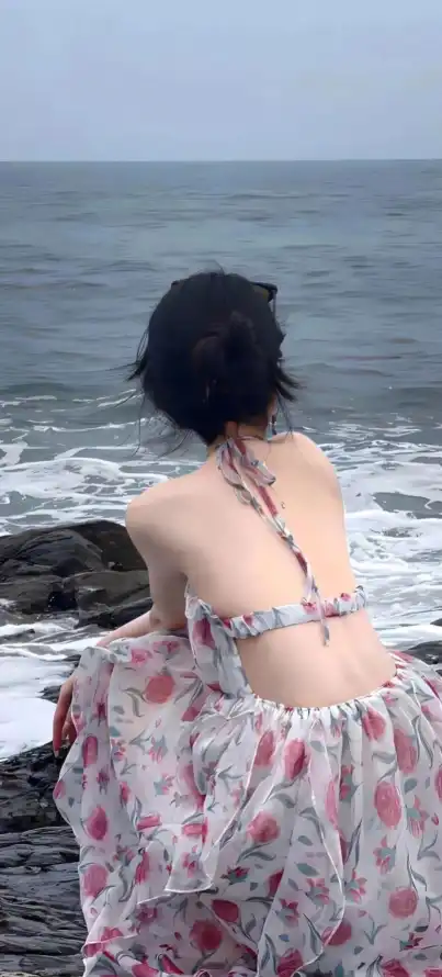4k女生壁纸 - 度假 - 海景 - 海浪「哲风壁纸」