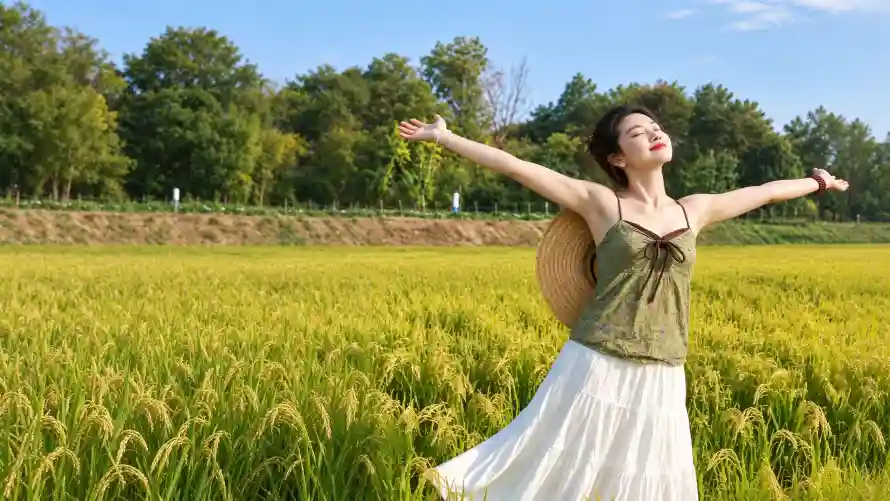 4k夏日壁纸 - 少女 - 户外 - 治愈「哲风壁纸」