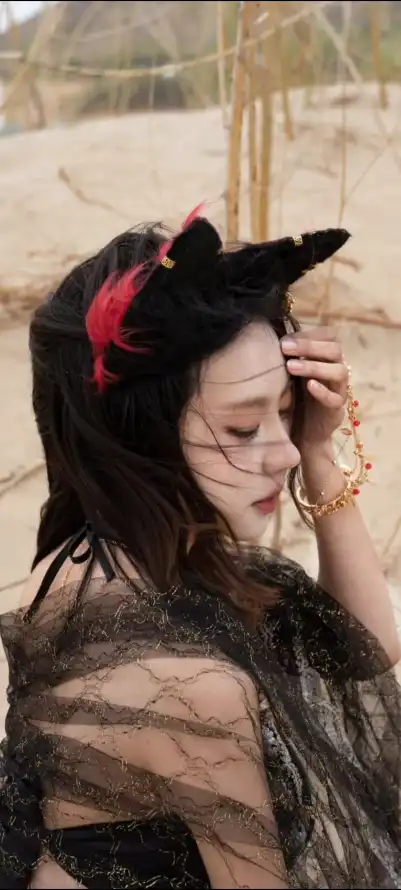 4k侧脸壁纸 - 沙漠 - 红唇 - 美女「哲风壁纸」