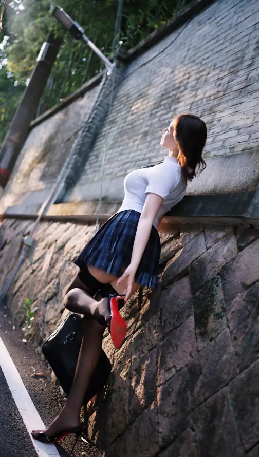 4k回眸壁纸 - 少女 - 户外 - 短发「哲风壁纸」