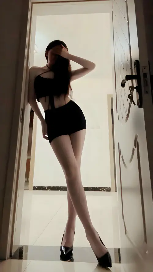 4k人像壁纸 - 室内 - 纤腰 - 美女「哲风壁纸」