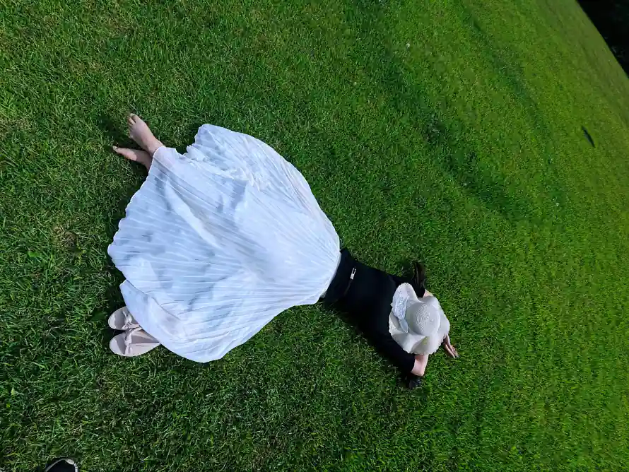 2k休闲壁纸-少女 - 户外-清新「哲风壁纸」