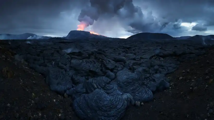 2k岩浆壁纸-活火山 - 冰岛-壁纸推荐「哲风壁纸」