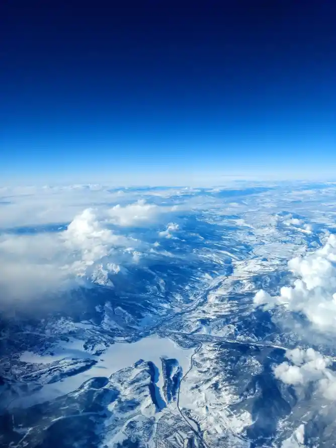 4k气氛壁纸 - 空间 - 山脉 - 地平线「哲风壁纸」