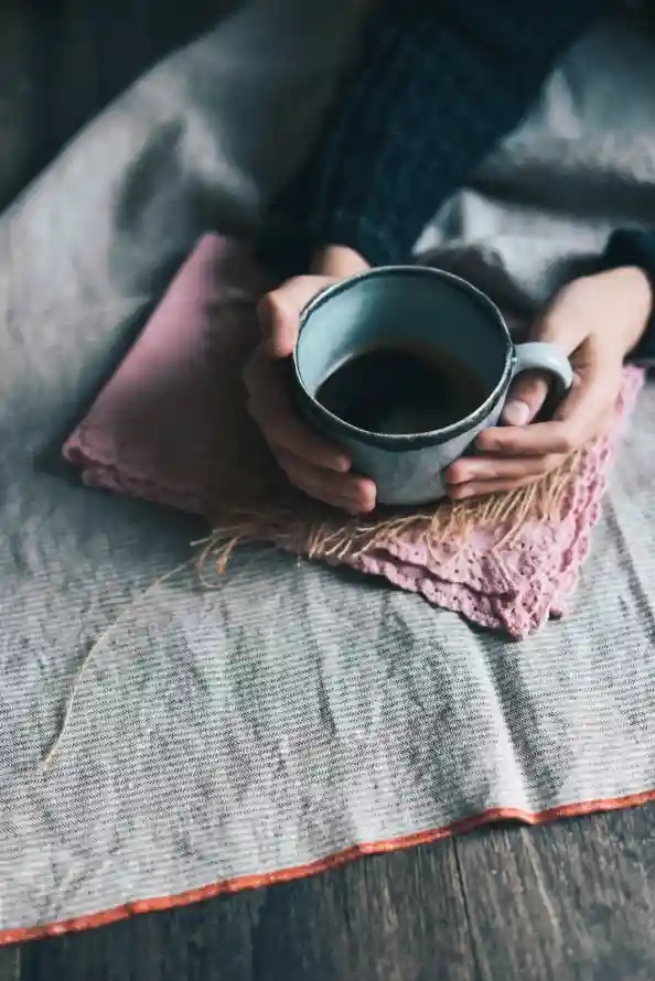 《早上》手机壁纸-饮具-茶杯背景-床单「哲风壁纸」