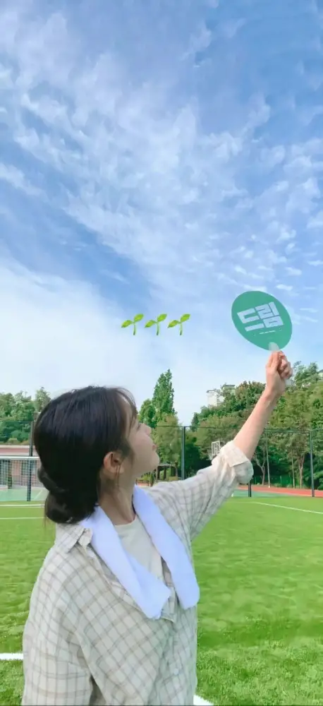 《IU》手机壁纸-女星星眼背景-壁纸分享「哲风壁纸」