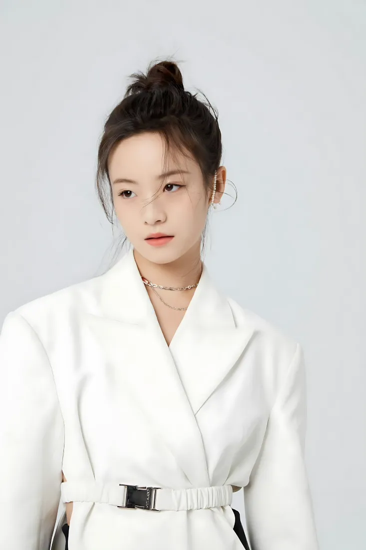 《清纯》手机壁纸-美女图片-李庚希「哲风壁纸」