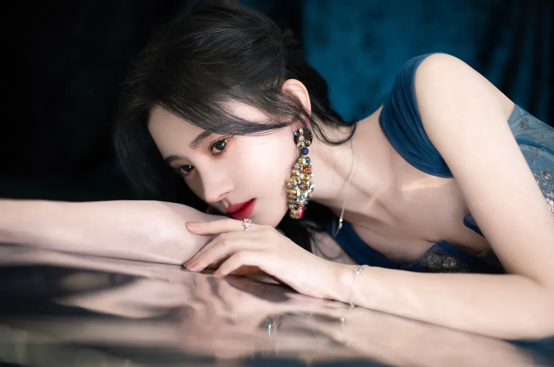 4k美女壁纸-女明星星眼图片-《鞠婧炜》「哲风壁纸」