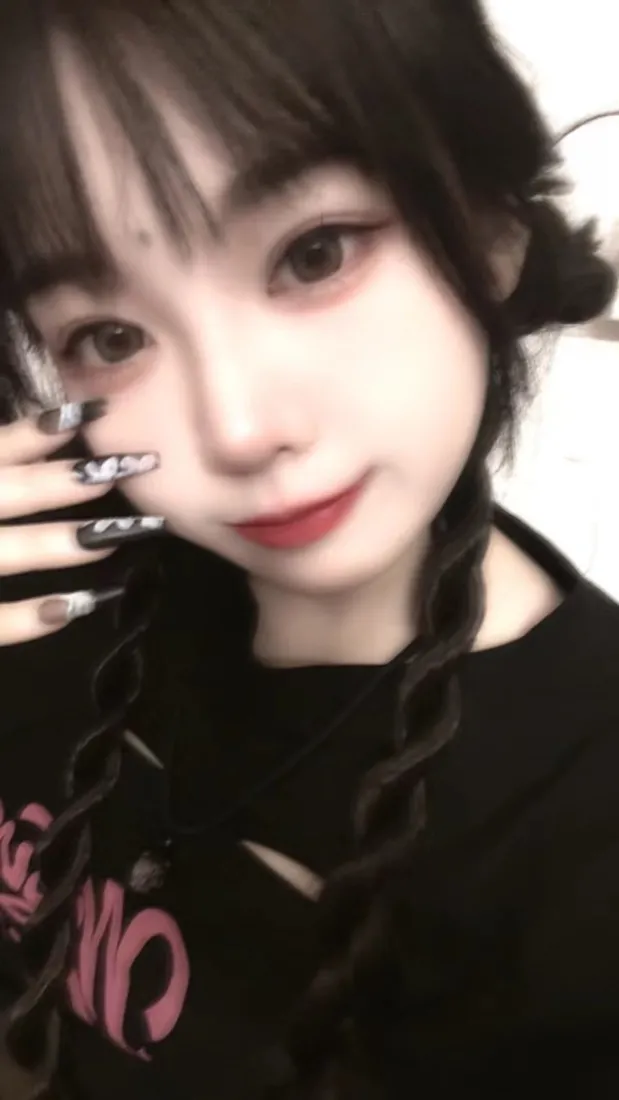 《我的前任》手机壁纸-美女自拍壁纸 - 精选壁纸「哲风壁纸」