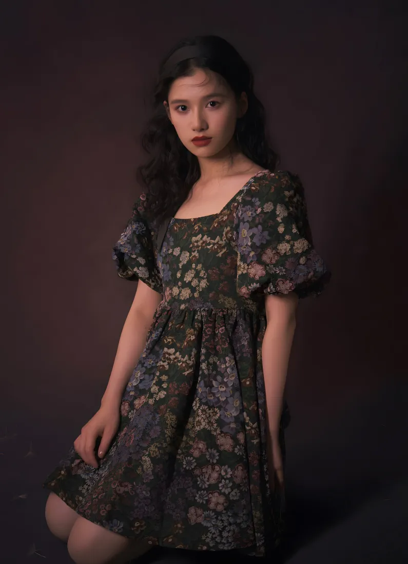 《张婧仪》手机壁纸-油画风壁纸碎花裙「哲风壁纸」