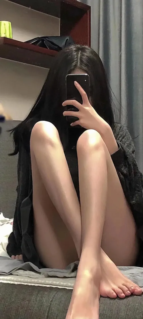 美女对镜自拍美腿照｜性感美女写真「哲风壁纸」