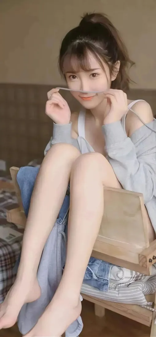 美女大长腿壁纸｜性感美女坐姿背景图片「哲风壁纸」