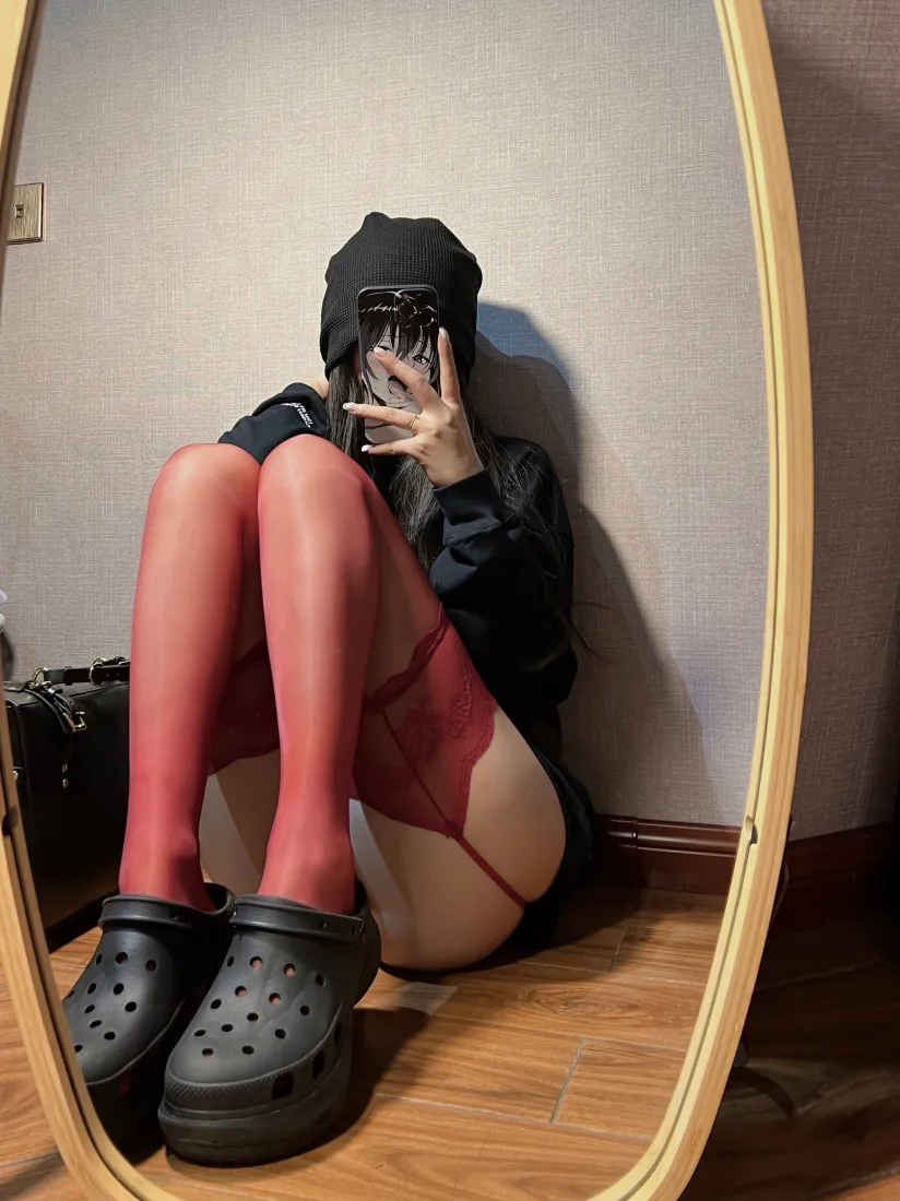 美女性感红丝背景图片 - 酷飒自拍风「哲风壁纸」