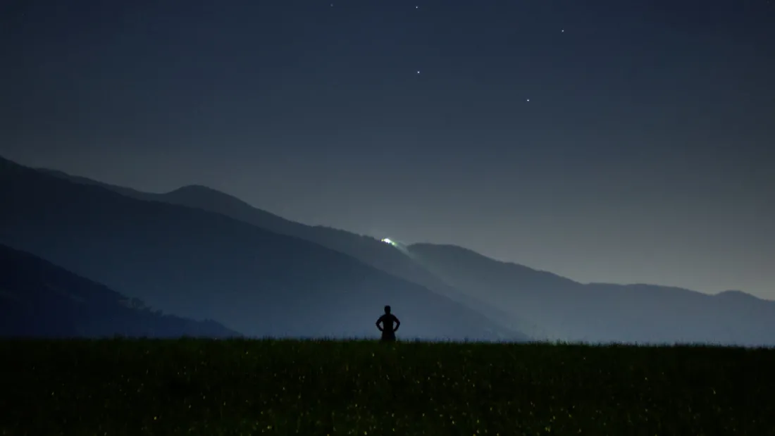 4k星空月色壁纸｜人物背景图片 - 旷野孤影「哲风壁纸」