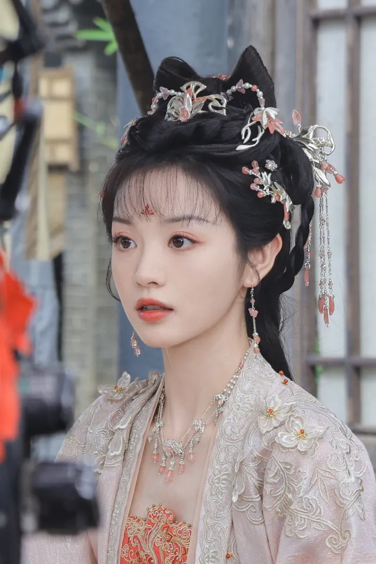 少女临安古风造型手机壁纸 - 古典韵味「哲风壁纸」