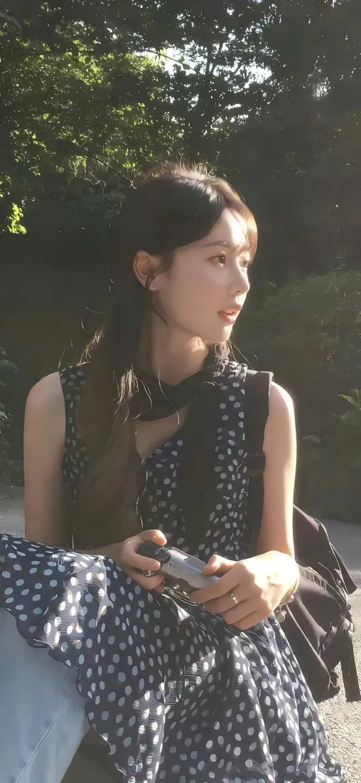 美女小清新手机壁纸｜户外休闲背景图片 - 长发女子「哲风壁纸」