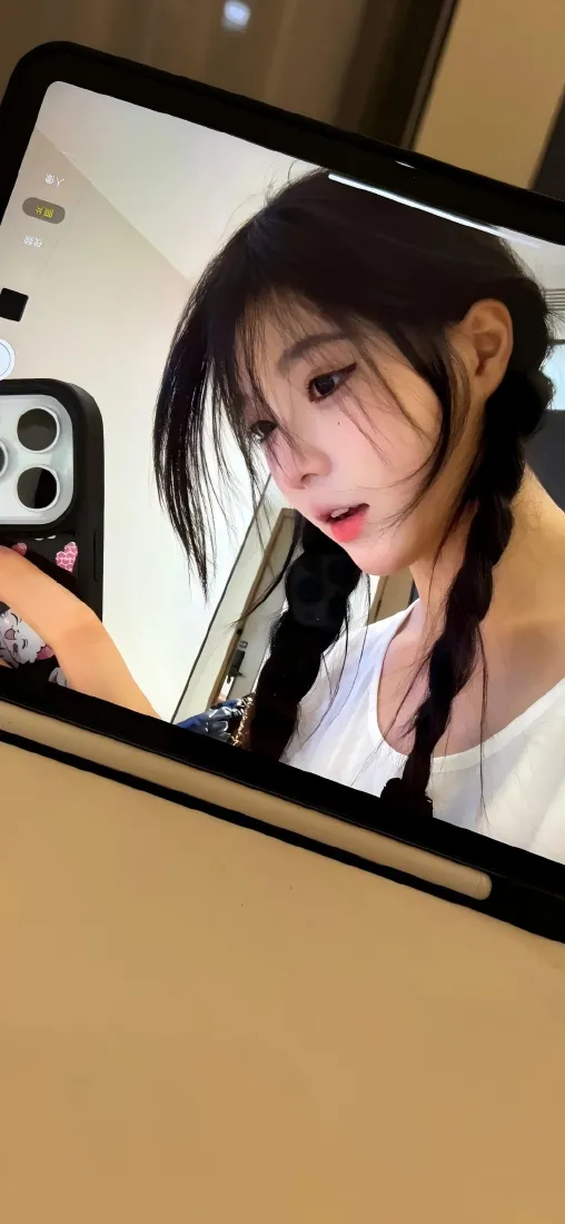 美女对镜拍手机壁纸｜手机背景图片 - 时尚风「哲风壁纸」