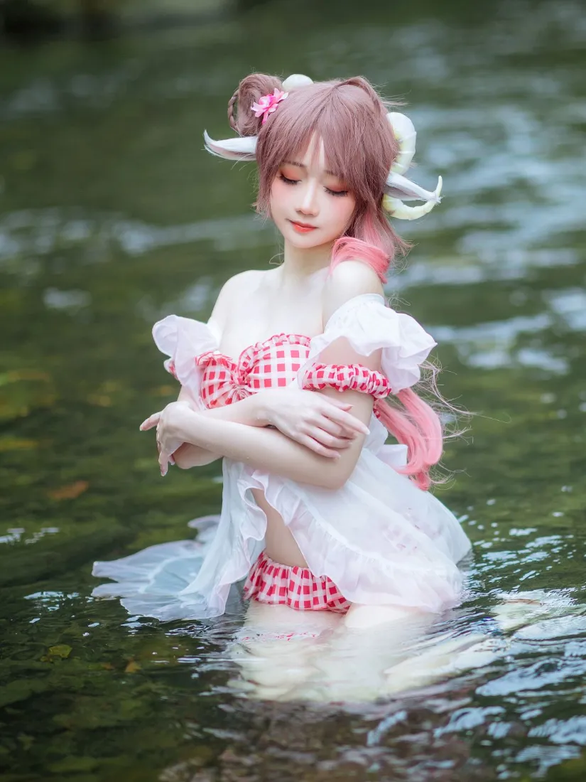 可爱女孩泳池背景图片 - 甜美风「哲风壁纸」
