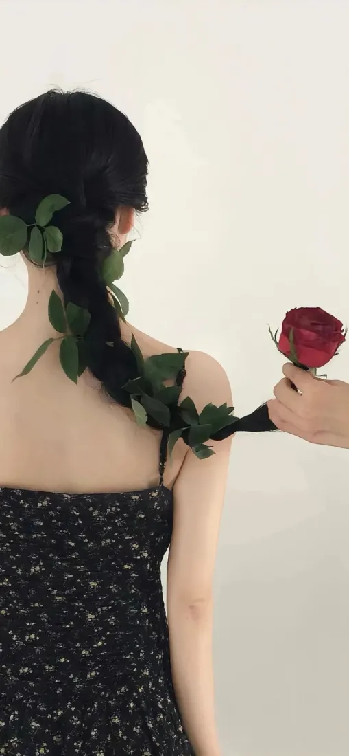 美女背影手机壁纸｜玫瑰装饰背景图片 - 浪漫风情「哲风壁纸」