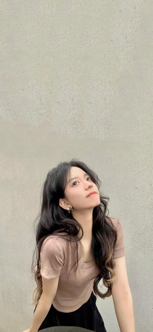 网红洪晨曦手机壁纸｜时尚气质背景图片 - 长发美女「哲风壁纸」