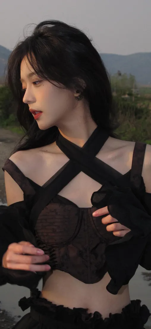 洪晨曦写真壁纸｜个性时尚背景图片 - 潮流穿搭「哲风壁纸」