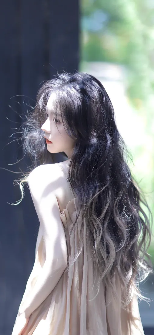 美女网红手机壁纸｜洪晨曦长发飘逸背景图片 - 唯美风「哲风壁纸」