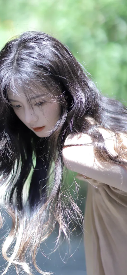美女网红手机壁纸｜长发飘逸背景图片 - 洪晨曦唯美风「哲风壁纸」