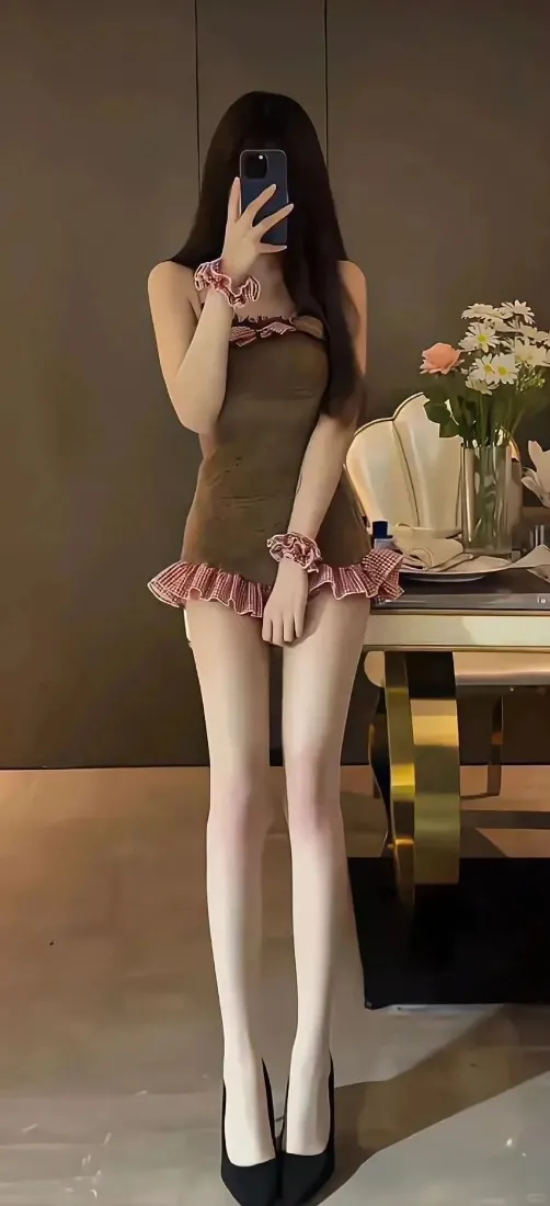 美女自拍手机壁纸｜性感短裙美腿背景图片 - 惊艳「哲风壁纸」