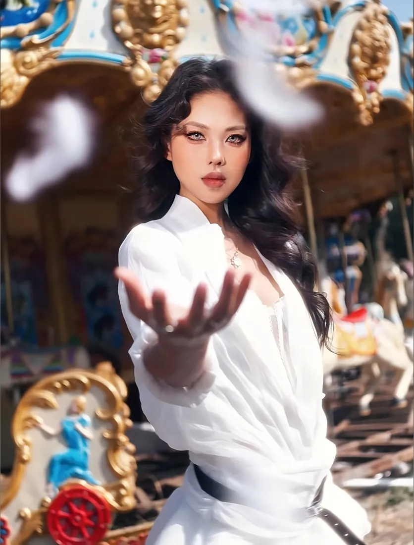 美女氛围感手机壁纸｜旋转木马背景图片 - 惊艳「哲风壁纸」