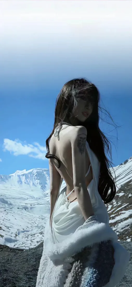 纯欲女神背影手机壁纸｜雪山背景图片 - 金牌甄选「哲风壁纸」