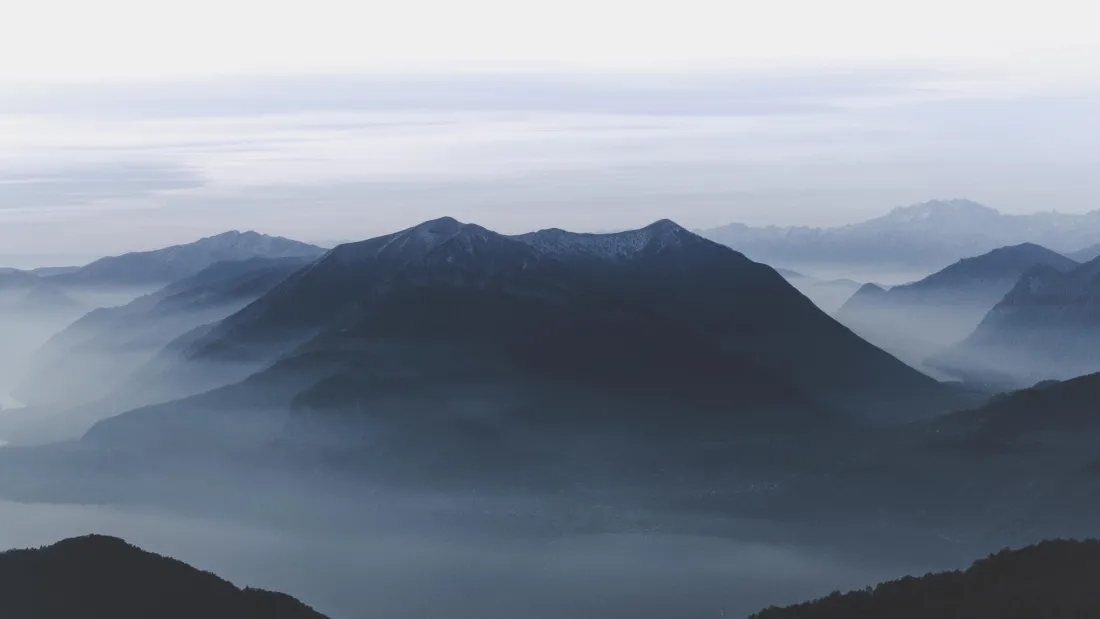 4k山景壁纸｜云雾缭绕的山峦背景图片 - 绝美「哲风壁纸」