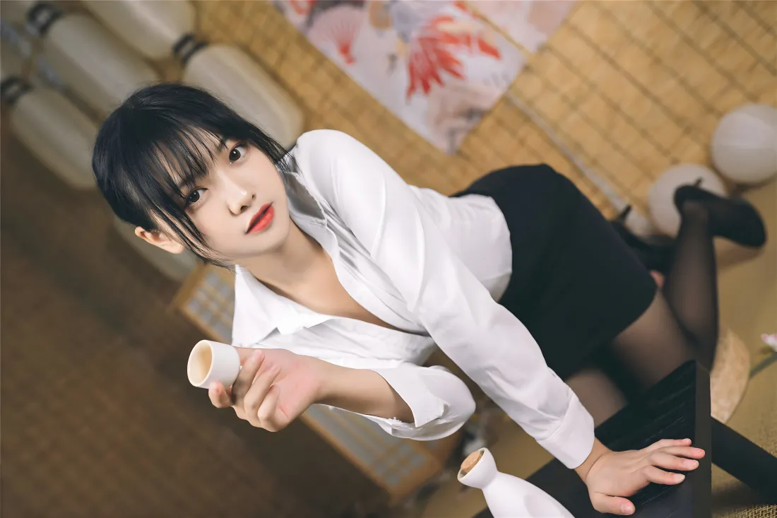 8k制服美女壁纸｜黑丝背景图片 - 性感诱惑「哲风壁纸」